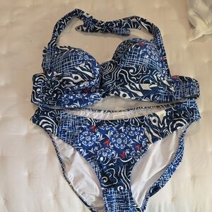 VENUS Blue and White Floral-Graphic Bikini Top